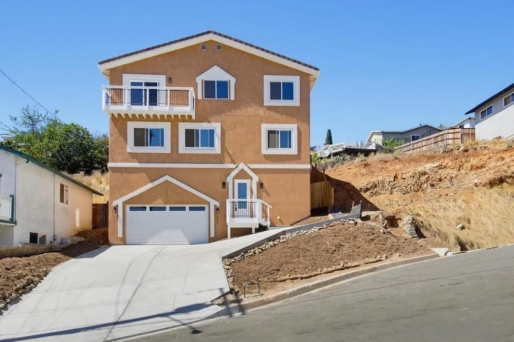1302 La Presa Ave.