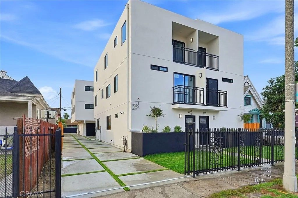 Photo of 300 E 25th St, Los Angeles, CA 90011 (MLS # DW25253848)