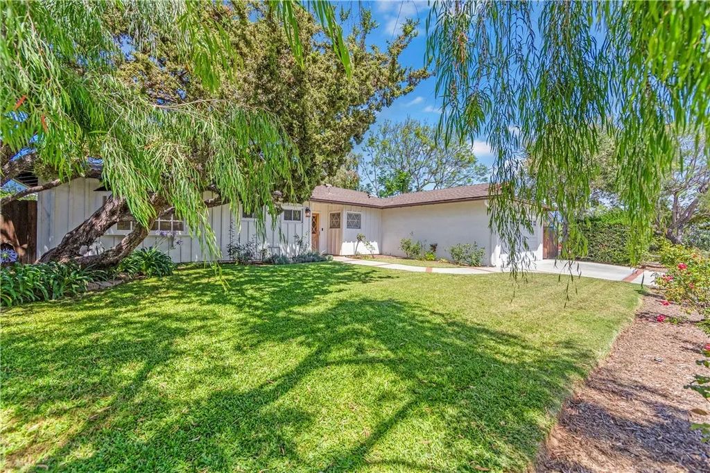 Photo of 1281 La Colina Drive, Tustin, CA 92780 (MLS # OC26027302)