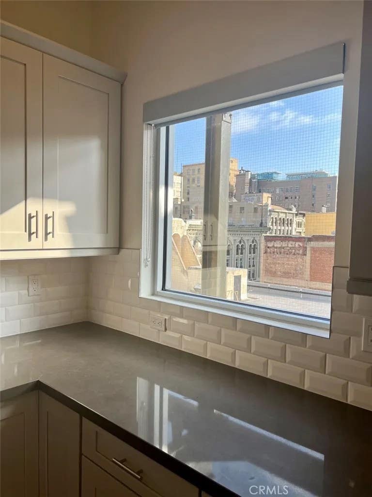 Photo of 314 6th St #609, Los Angeles, CA 90014 (MLS # SR26164828)