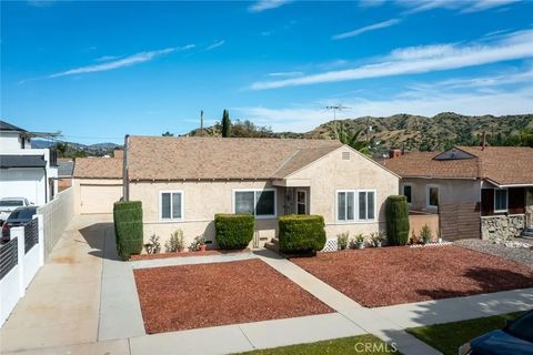 Photo of 10515 Lanark St, Sun Valley, CA 91352 (MLS # PF26049988)