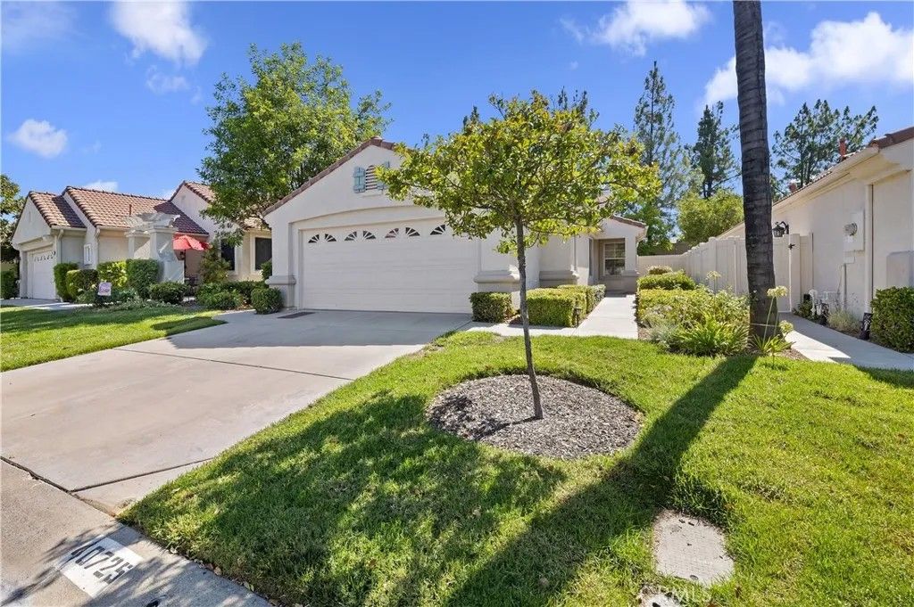 Photo of 40725 Corte Albara, Murrieta, CA 92562 (MLS # SW25193812)