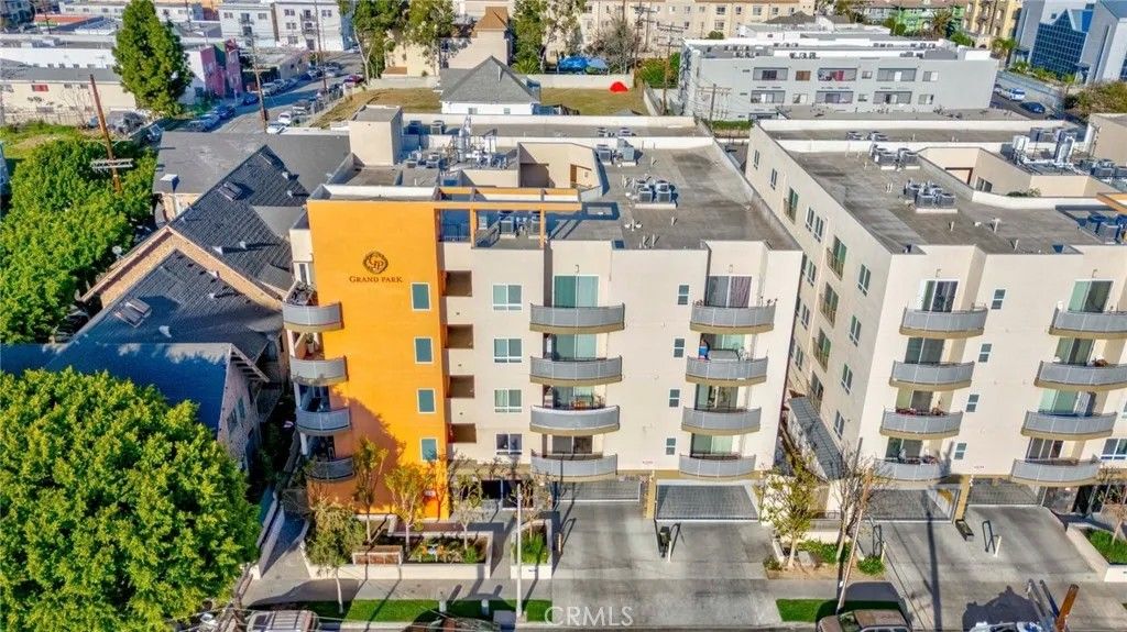 Photo of 2321 W 10th Street #402, Los Angeles, CA 90006 (MLS # PW26019044)