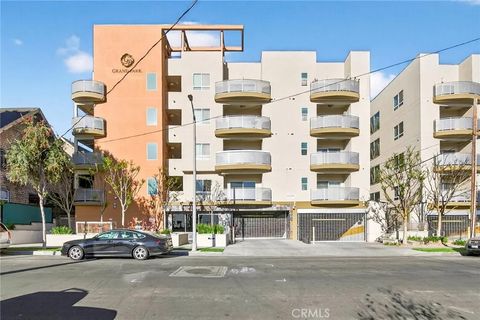 Photo of 2321 W 10th Street #402, Los Angeles, CA 90006 (MLS # PW26019044)