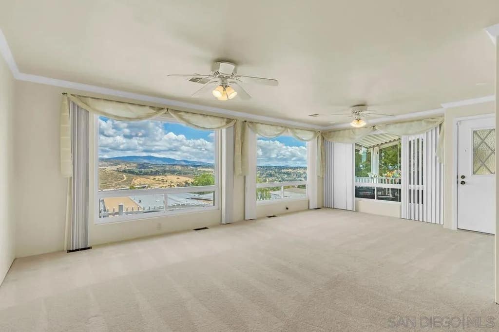 Photo of 275 S Worthington ST #SPC 55, Spring Valley, CA 91977 (MLS # 260011494)