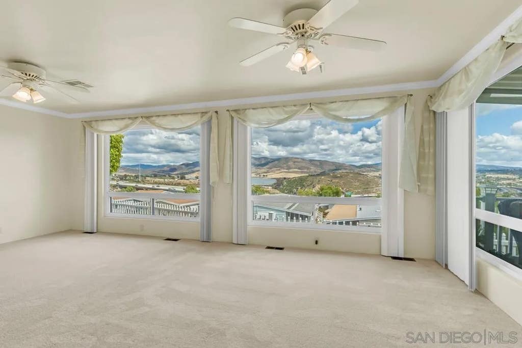 Photo of 275 S Worthington ST #SPC 55, Spring Valley, CA 91977 (MLS # 260011494)