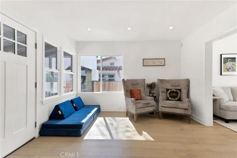 Tiny photo for 805 N Kemp St, Burbank, CA 91505 (MLS # BB25245957)