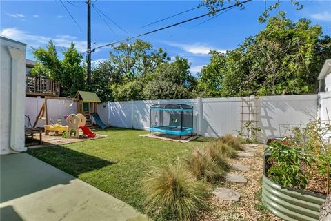 Tiny photo for 805 N Kemp St, Burbank, CA 91505 (MLS # BB25245957)