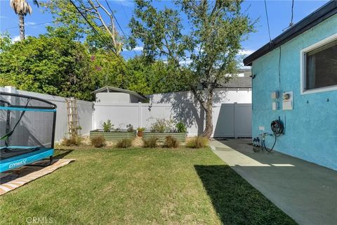 Tiny photo for 805 N Kemp St, Burbank, CA 91505 (MLS # BB25245957)