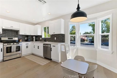 Tiny photo for 805 N Kemp St, Burbank, CA 91505 (MLS # BB25245957)