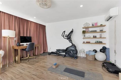 Tiny photo for 805 N Kemp St, Burbank, CA 91505 (MLS # BB25245957)