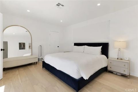 Tiny photo for 805 N Kemp St, Burbank, CA 91505 (MLS # BB25245957)