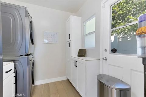 Tiny photo for 805 N Kemp St, Burbank, CA 91505 (MLS # BB25245957)