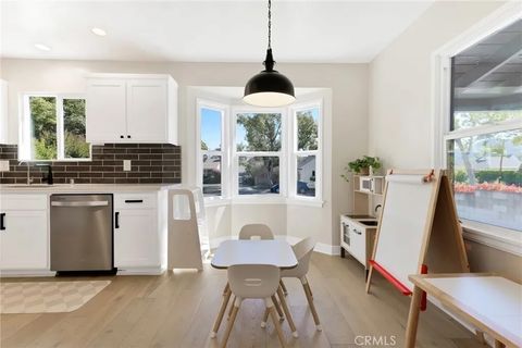 Tiny photo for 805 N Kemp St, Burbank, CA 91505 (MLS # BB25245957)