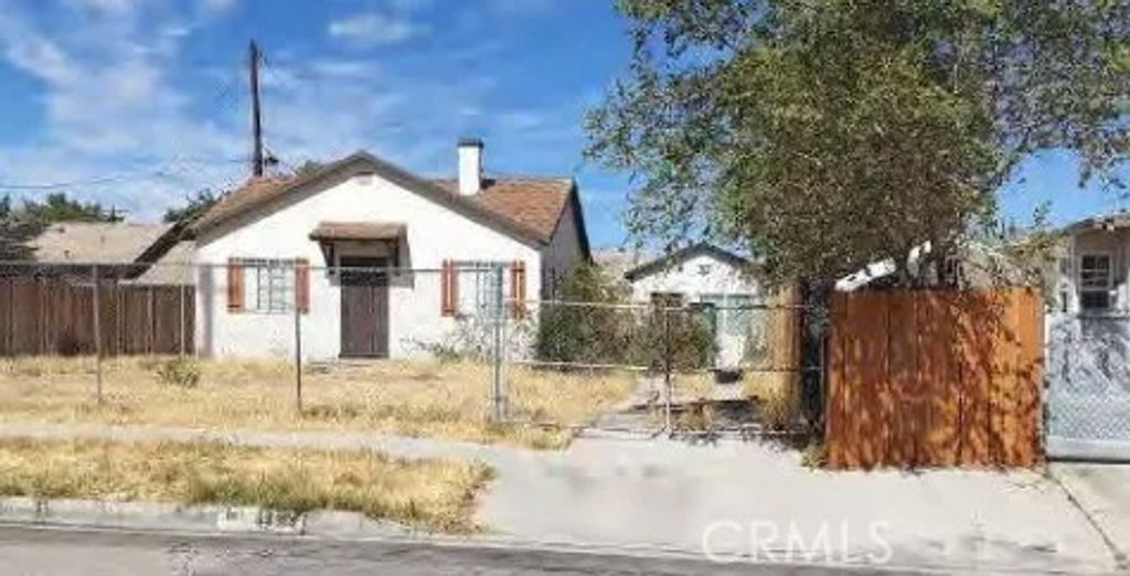 Photo of 44913 Redwood Ave, Lancaster, CA 93534 (MLS # IV25272725)