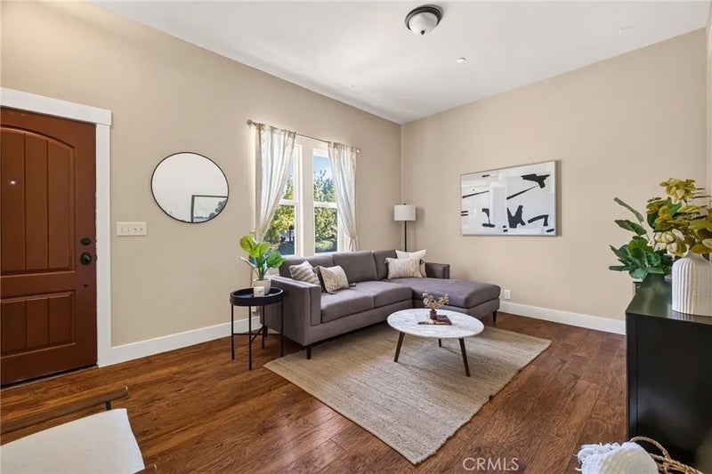 2218 Hutchinson