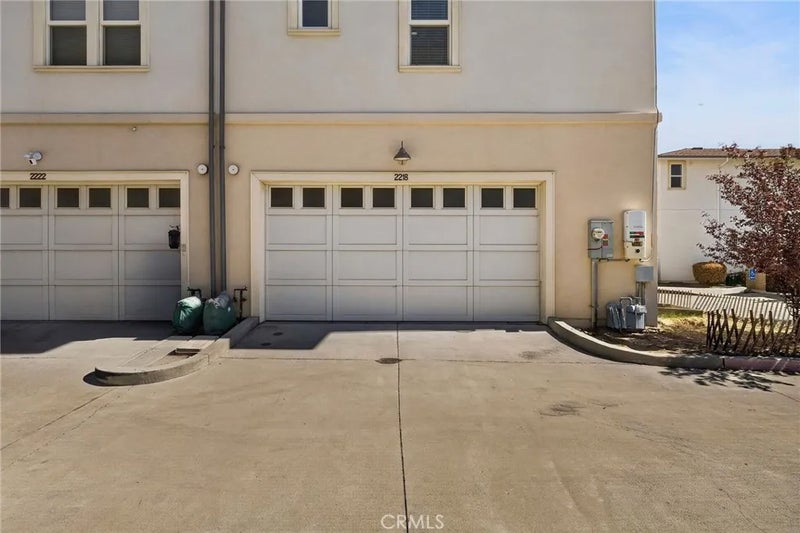 2218 Hutchinson
