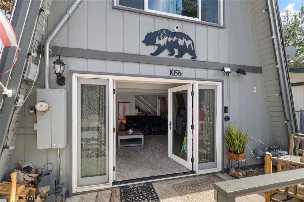 Photo of 1056 Sierra Ave, Big Bear Lake, CA 92314 (MLS # CV26002528)