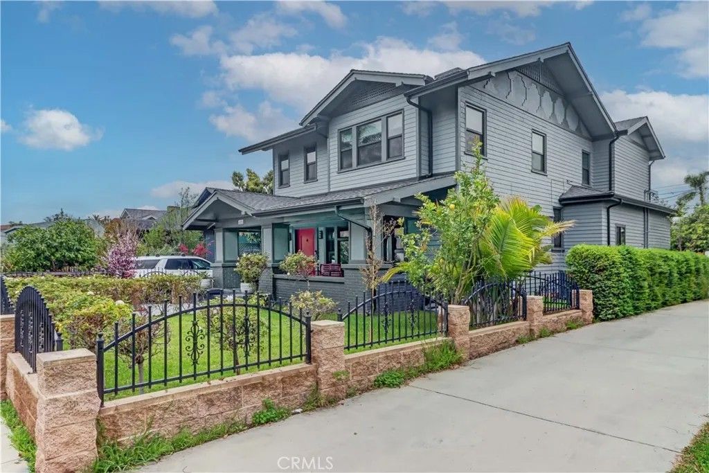 Photo of 223 N. St. Andrews Pl, Los Angeles, CA 90004 (MLS # OC26028435)