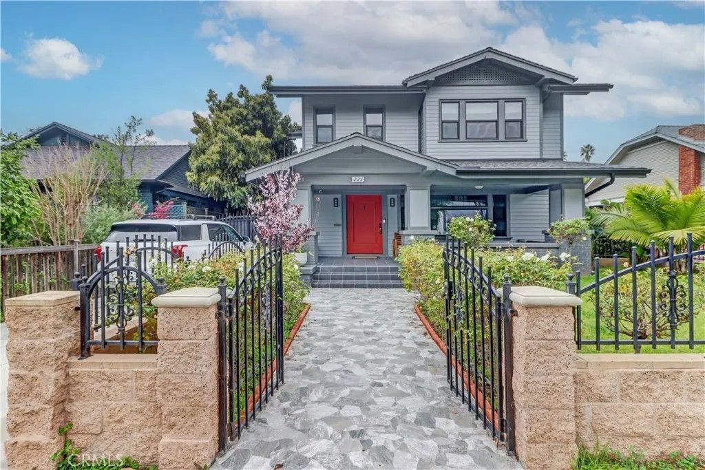 Photo of 223 N. St. Andrews Pl, Los Angeles, CA 90004 (MLS # OC26028435)