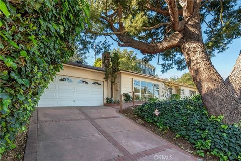 Photo of 3370 Coy, Sherman Oaks, CA 91423 (MLS # SR26035904)