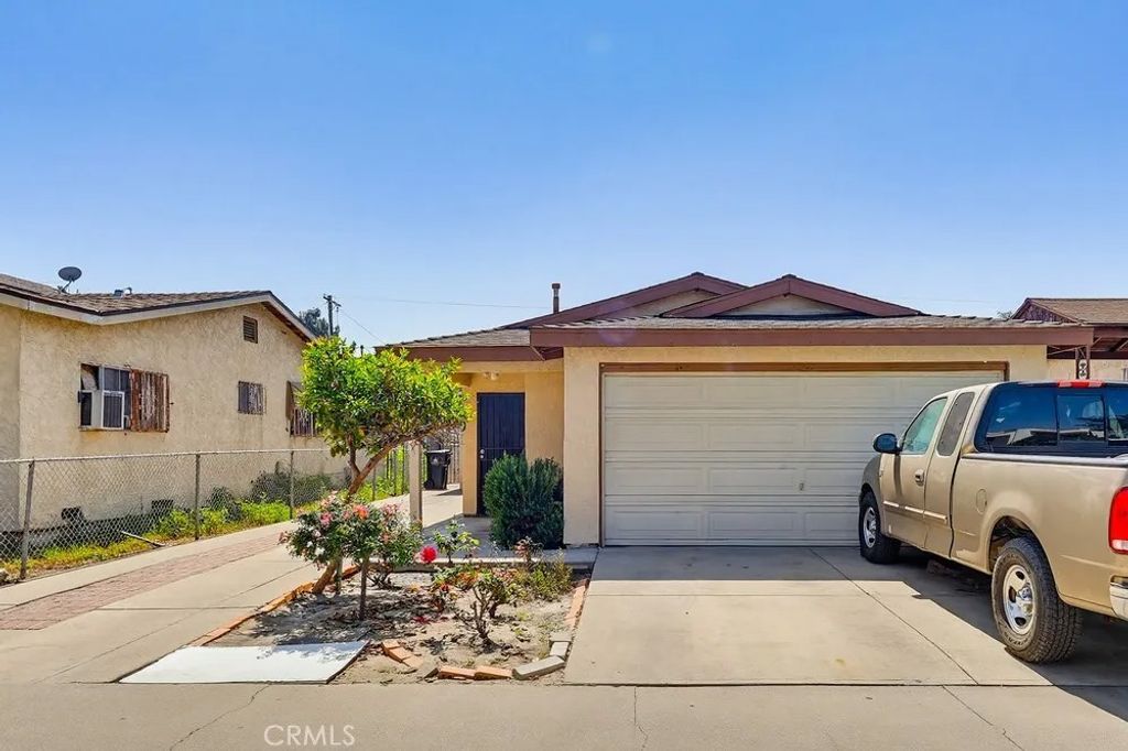 Photo of 640 E 74th St, Los Angeles, CA 90001 (MLS # DW26066734)