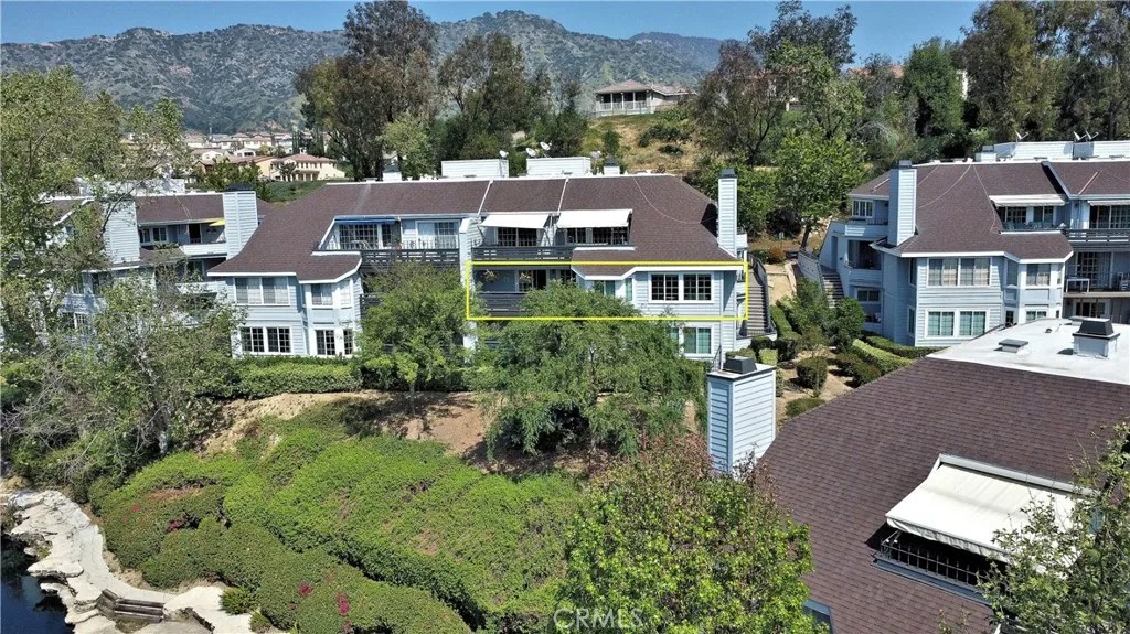 1083 Lakeview Terrace