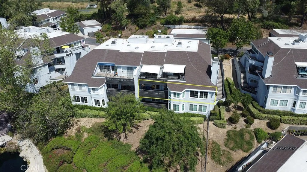 1083 Lakeview Terrace