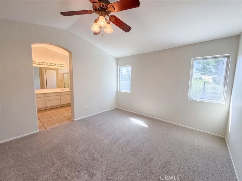 33825 Glenoaks