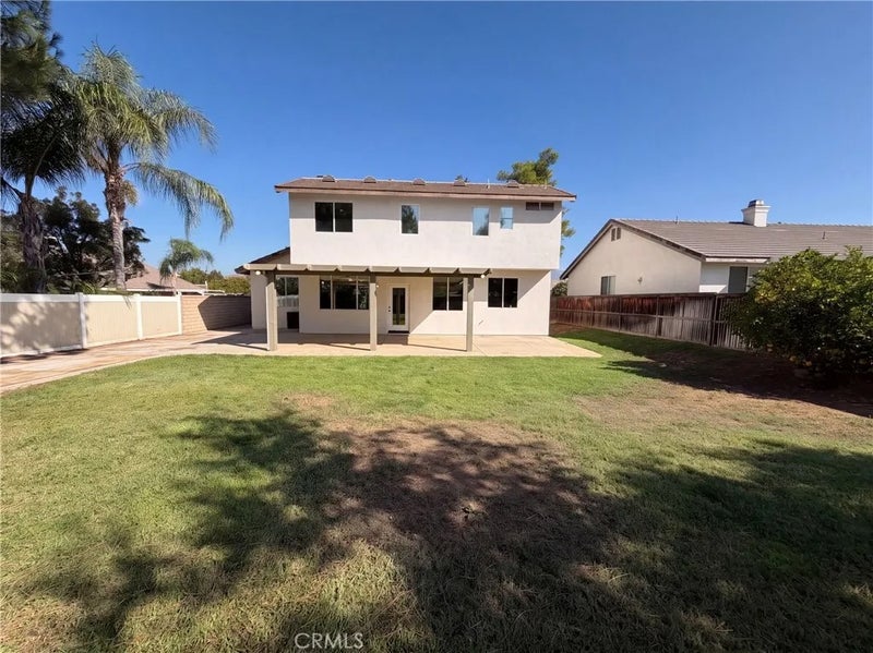 33825 Glenoaks