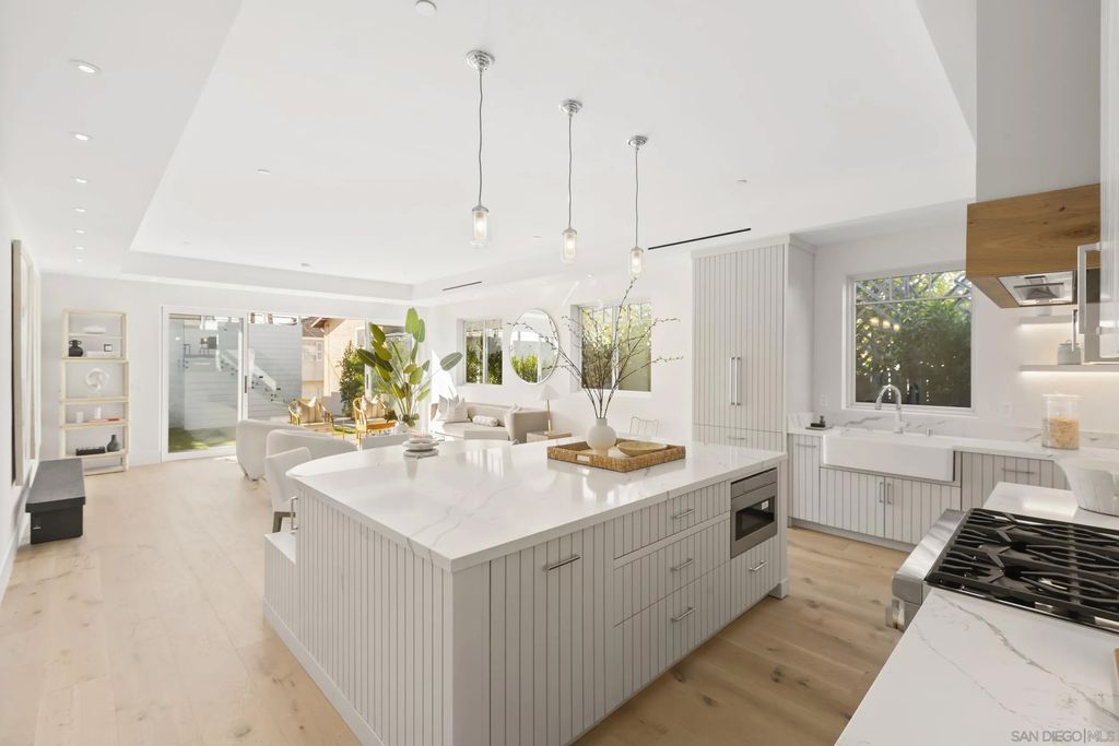 Photo of 7216 Fay Ave, La Jolla, CA 92037 (MLS # 250044261)