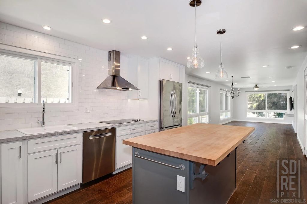Photo of 540 Hawthorn St #2E, San Diego, CA 92101 (MLS # 250041654)