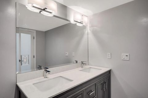 Tiny photo for 540 Hawthorn St #2E, San Diego, CA 92101 (MLS # 250041654)