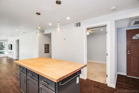 Tiny photo for 540 Hawthorn St #2E, San Diego, CA 92101 (MLS # 250041654)