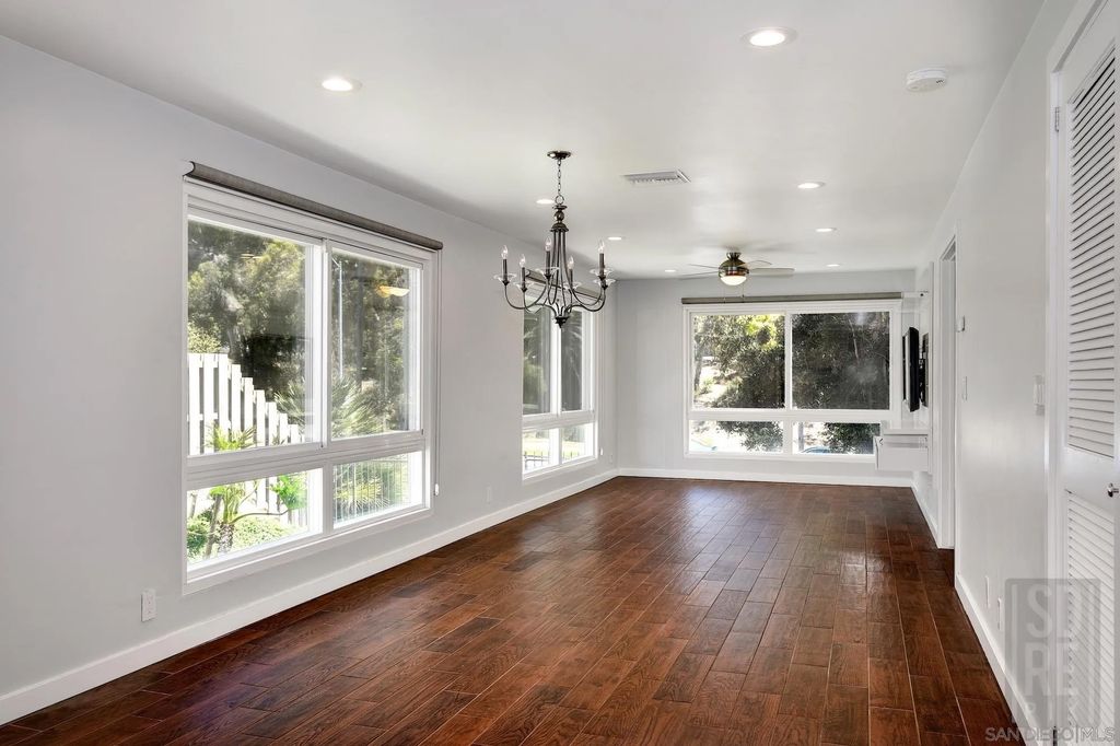 Photo of 540 Hawthorn St #2E, San Diego, CA 92101 (MLS # 250041654)