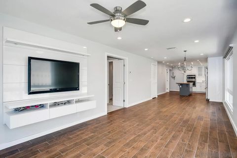 Tiny photo for 540 Hawthorn St #2E, San Diego, CA 92101 (MLS # 250041654)