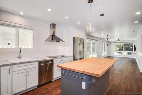 Tiny photo for 540 Hawthorn St #2E, San Diego, CA 92101 (MLS # 250041654)