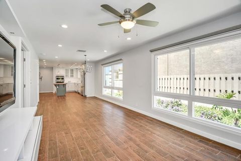 Tiny photo for 540 Hawthorn St #2E, San Diego, CA 92101 (MLS # 250041654)