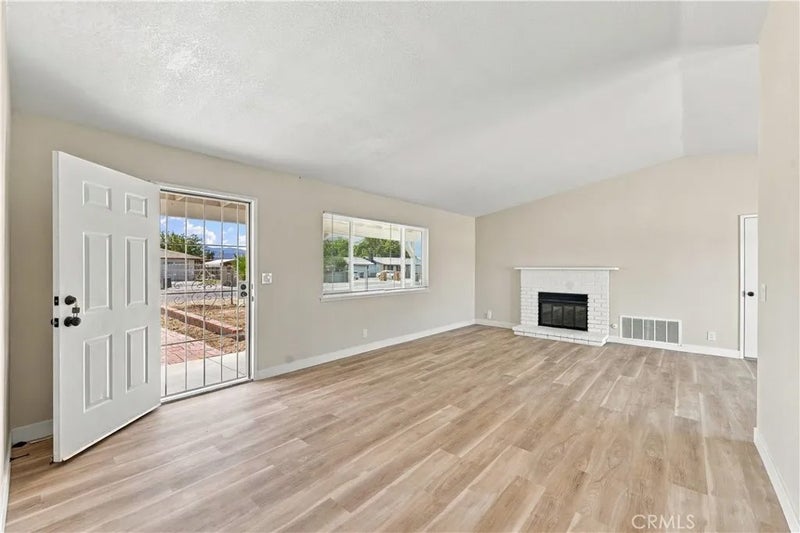 9523 E Avenue Q12