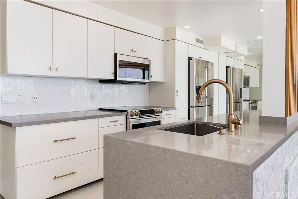 1750 E Ocean Boulevard 610