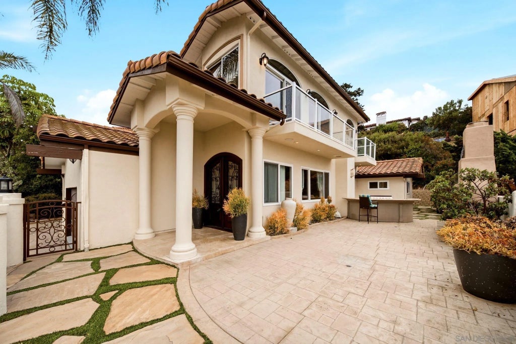 Photo of 5455 La Jolla Mesa DR, La Jolla, CA 92037 (MLS # 260011166)