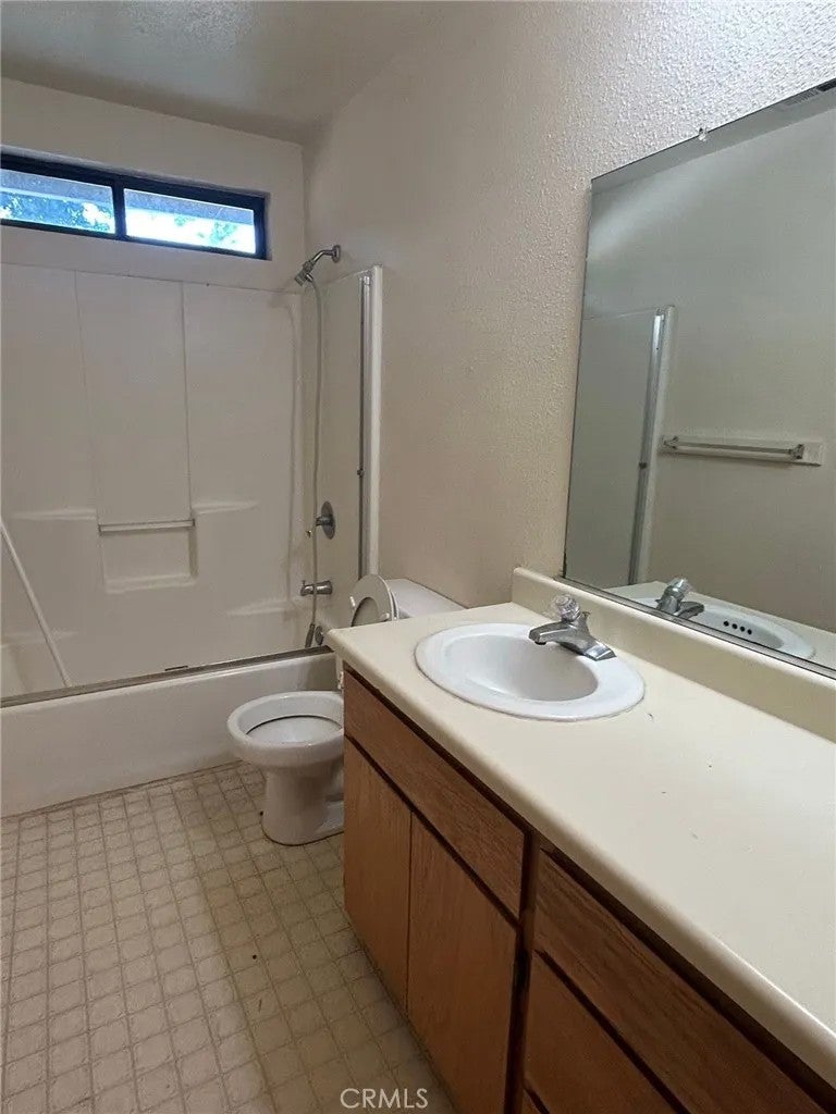 1020 W 4th