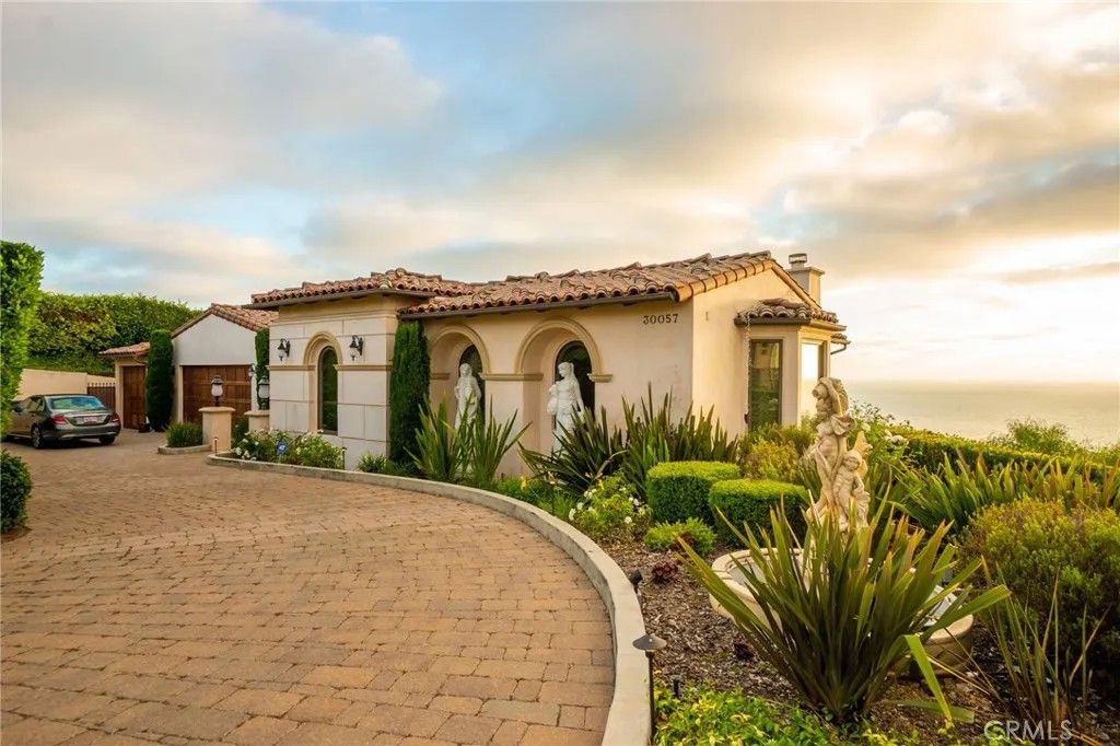 Photo of 30057 Via Victoria, Rancho Palos Verdes, CA 90275 (MLS # PV25253626)