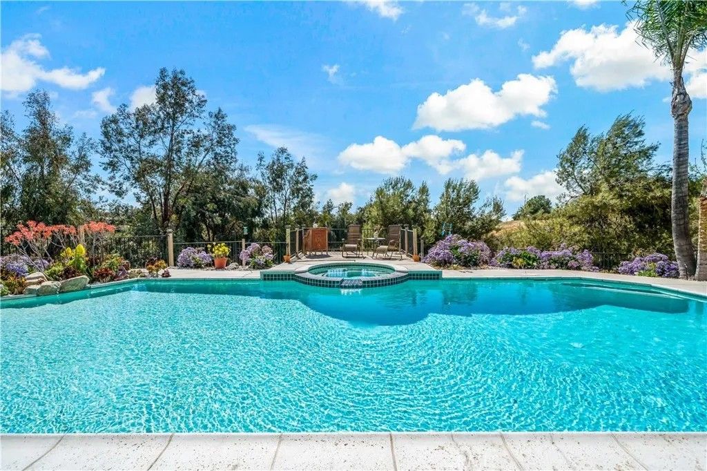 Photo of 39980 Via Fernando, Temecula, CA 92592 (MLS # SW26083158)