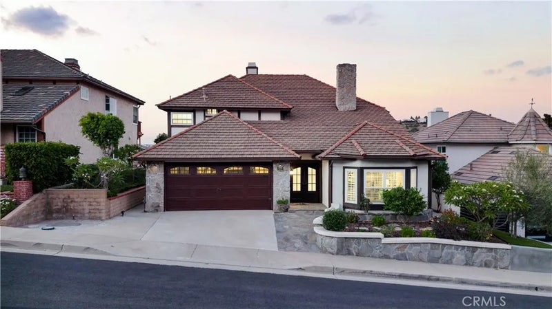 6139 E West View
