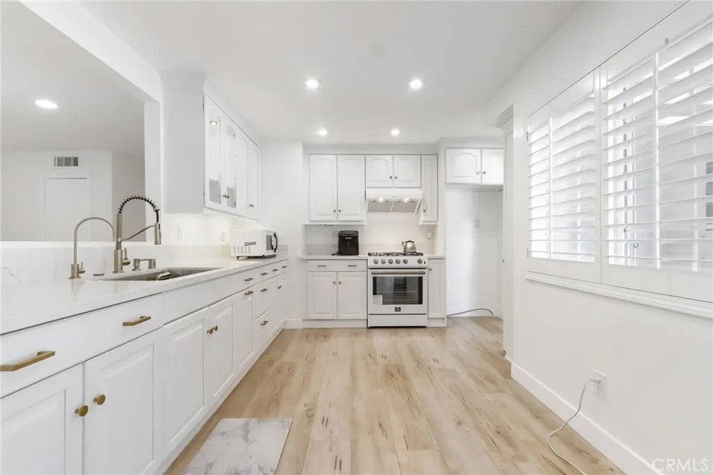 10065 Foothill