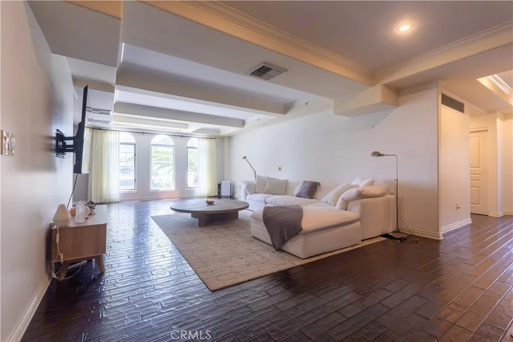 10795 Wilshire Boulevard 402