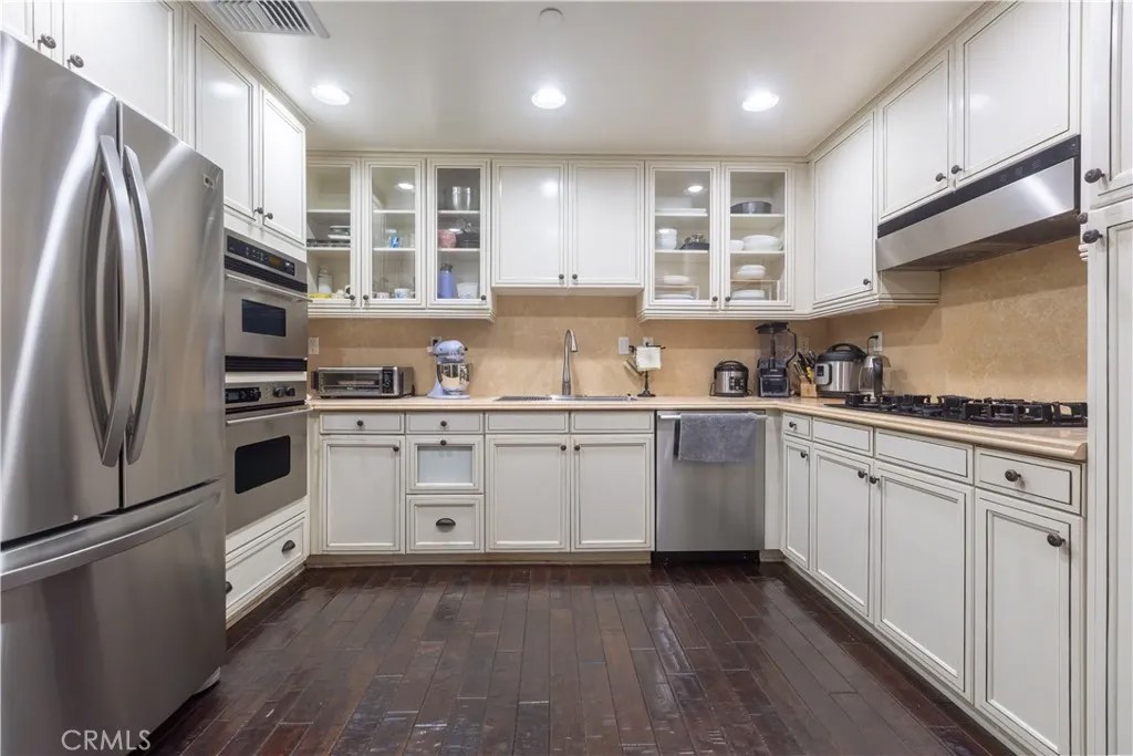 10795 Wilshire Boulevard 402
