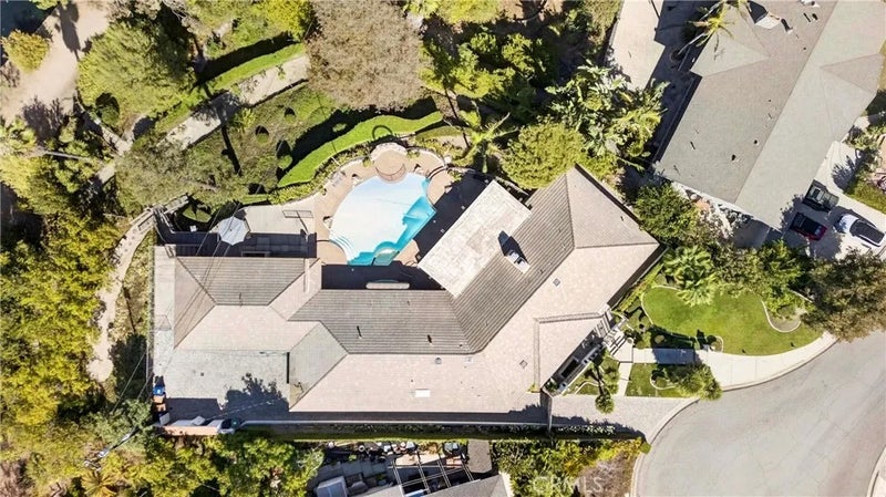 619 Lakeside