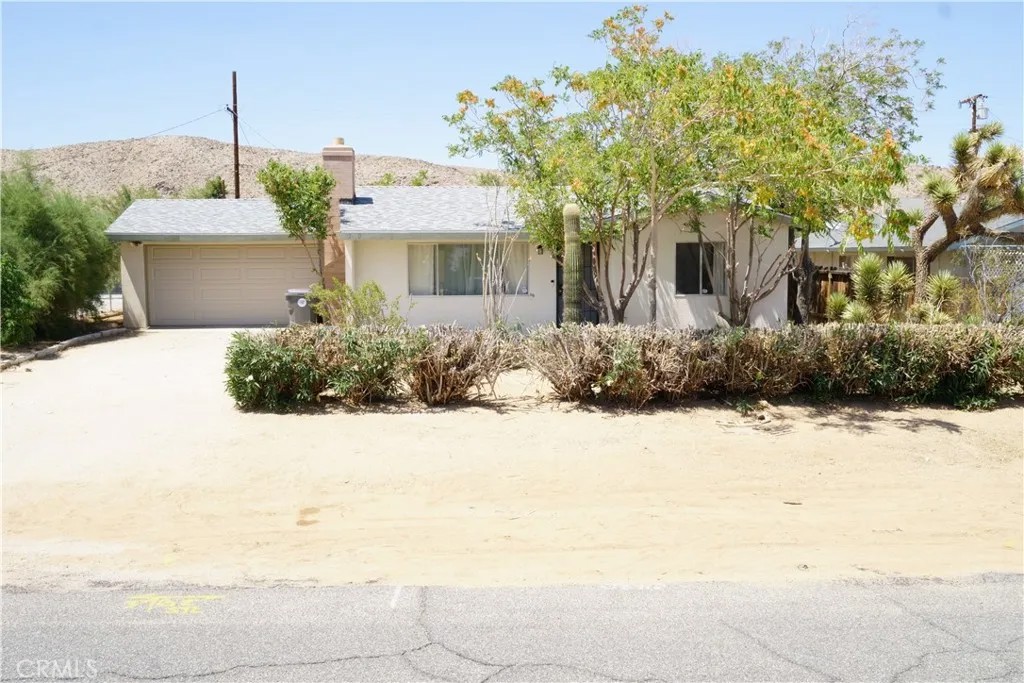 61740 Oleander Drive